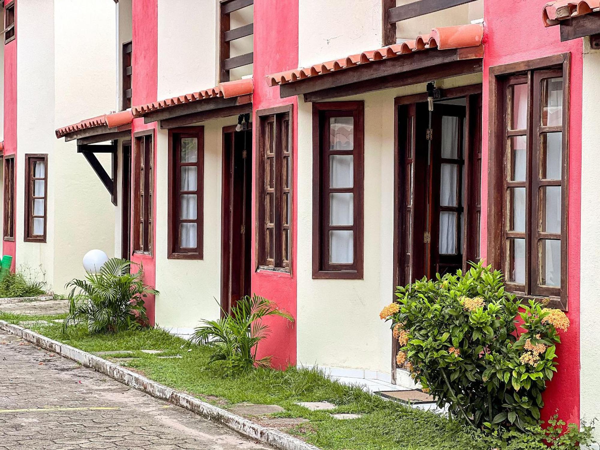 Residencial Taperapua: Beachfront Suites with Pool and High-Speed Internet Porto Seguro Exterior photo