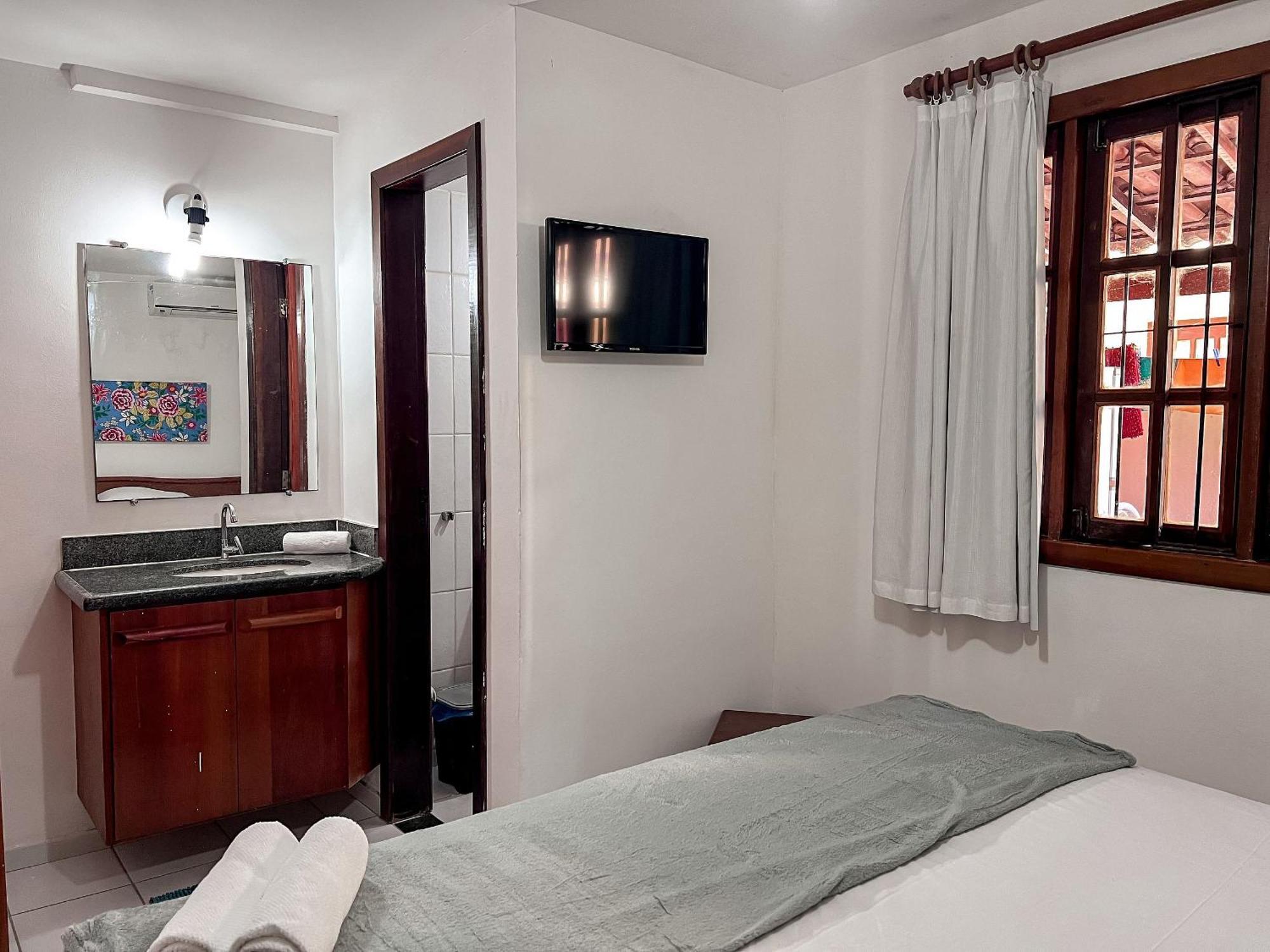 Residencial Taperapua: Beachfront Suites with Pool and High-Speed Internet Porto Seguro Exterior photo